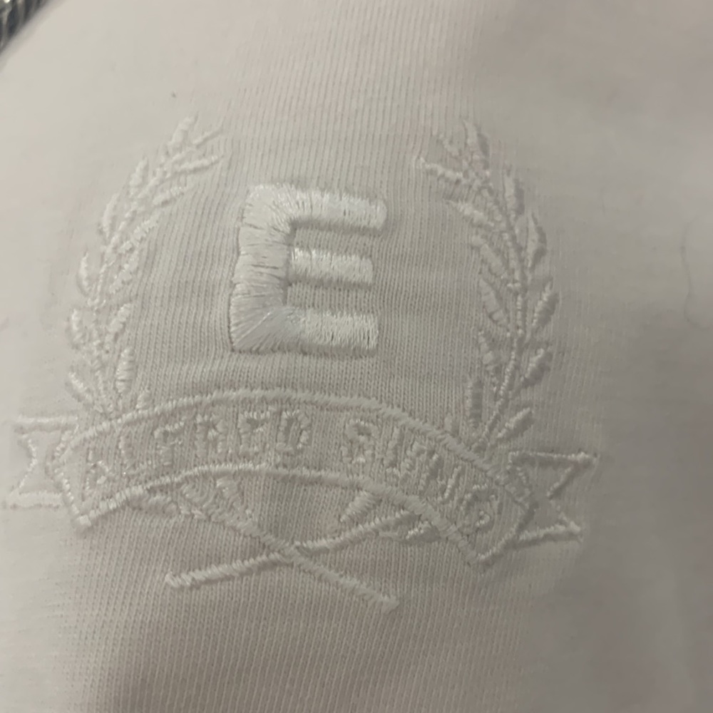 Like 🆕VTG ALFRED SUNG 90’ Embroidered 💯% Cotton Short Sleeves T-shirt - Picture 4 of 12